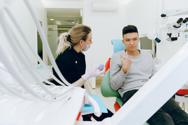 take-a-friend-with-you-to-overcome-a-fear-of-the-dentist